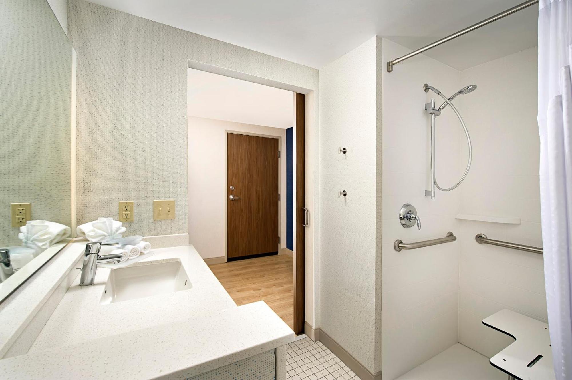 Express & By Ihg By Ihg Hotel Altoona