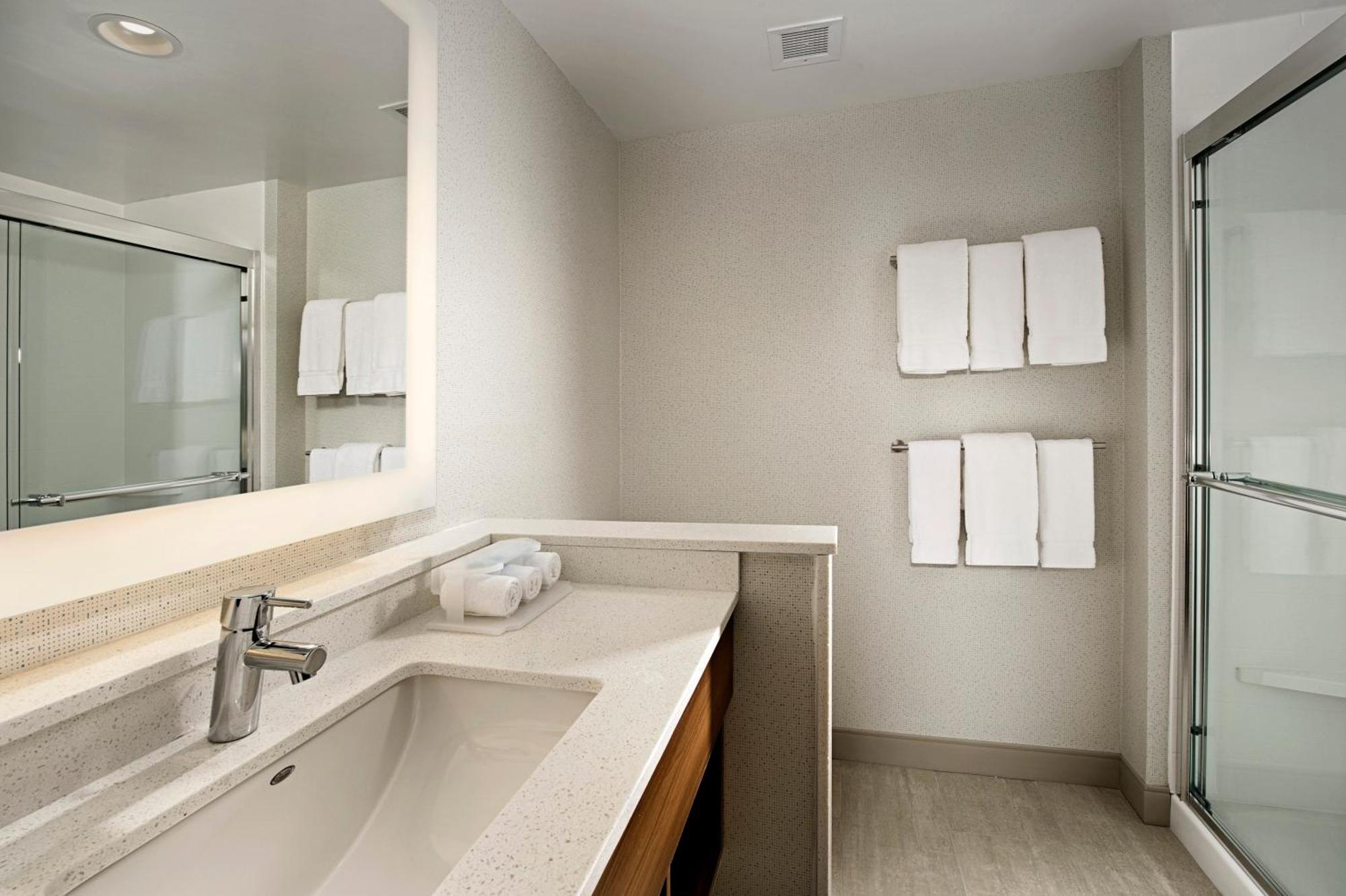 Express & By Ihg By Ihg Altoona